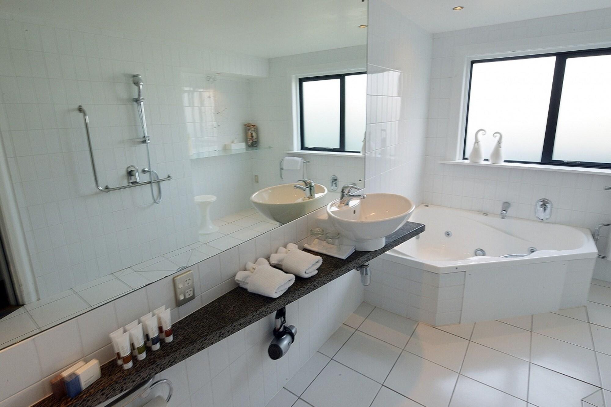 Nice Hotel New Plymouth Bagian luar foto