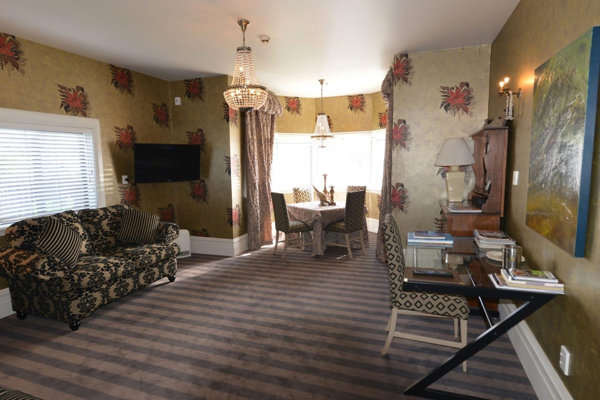 Nice Hotel New Plymouth Bagian luar foto