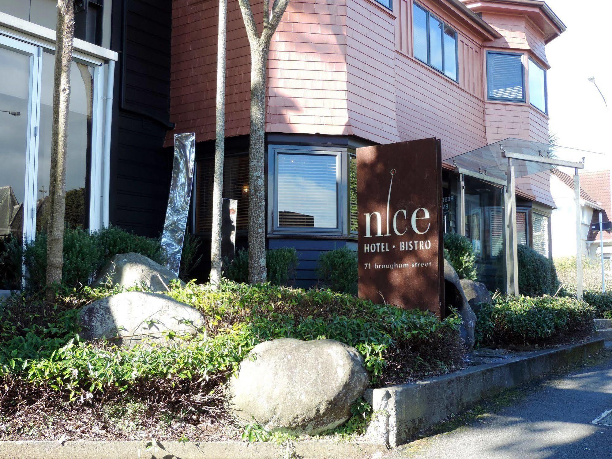 Nice Hotel New Plymouth Bagian luar foto