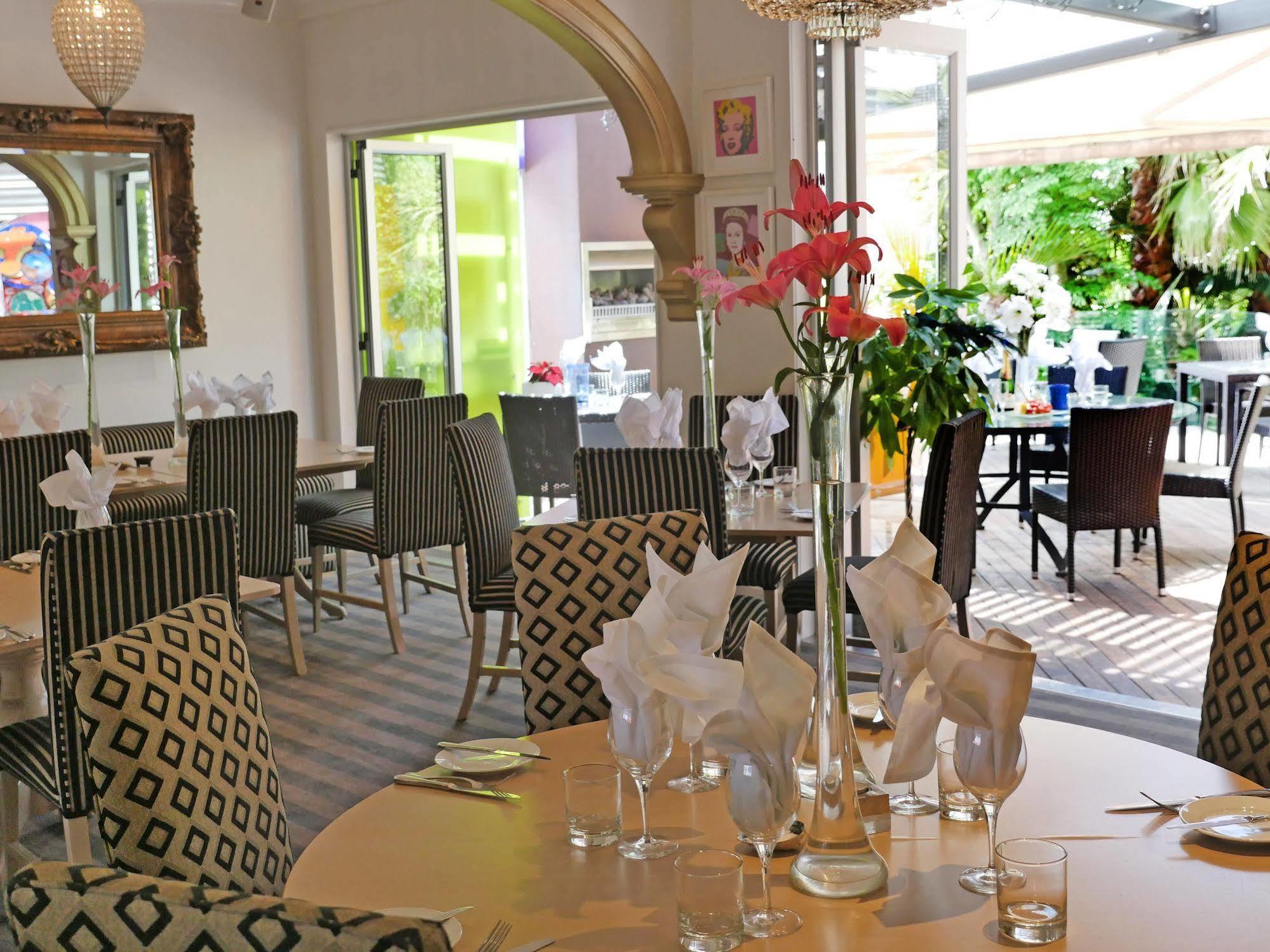 Nice Hotel New Plymouth Bagian luar foto